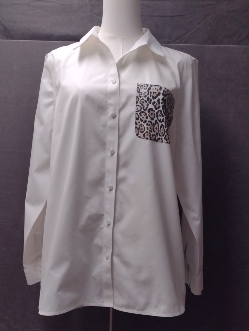 Chico's Size 1 (Sm 8-10) White Button-Front Blouse with Leopard Print Pocket